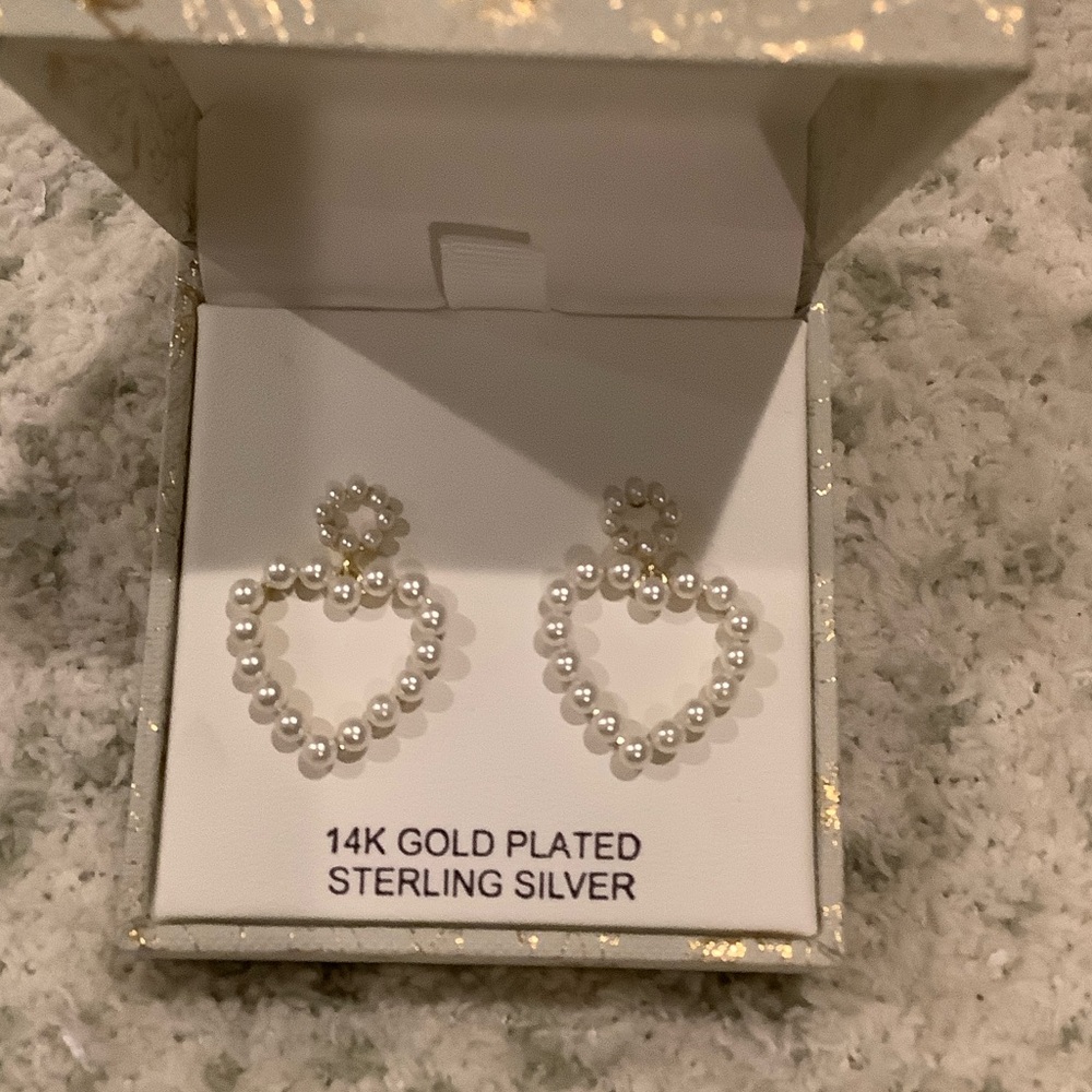 Rachel Zoe 14kt Gold Plated Sterling Silver Pearl Heart Earrings NWT Boxed - Picture 8 of 16
